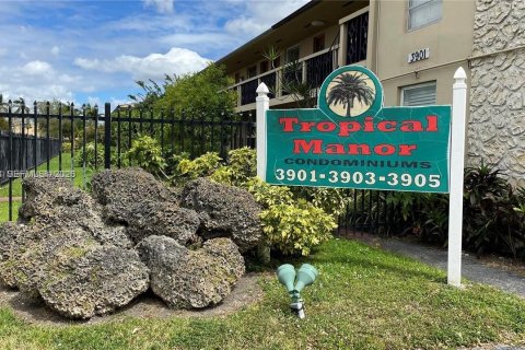 Condo in Miami, Florida, 1 bedroom  № 2029152 - photo 4