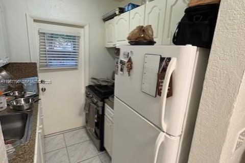 Condo in Miami, Florida, 1 bedroom  № 2029152 - photo 8