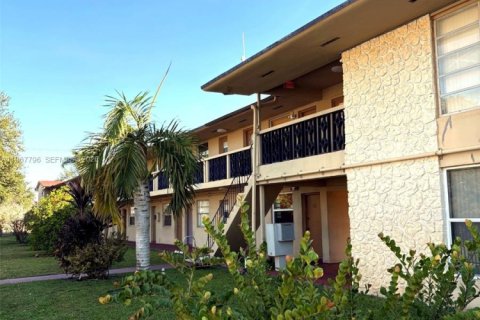 Condo in Miami, Florida, 1 bedroom № 2029152