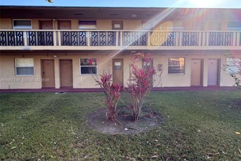 Condo in Miami, Florida, 1 bedroom  № 2029152 - photo 10