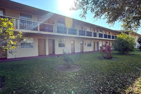 Condo in Miami, Florida, 1 bedroom  № 2029152 - photo 2