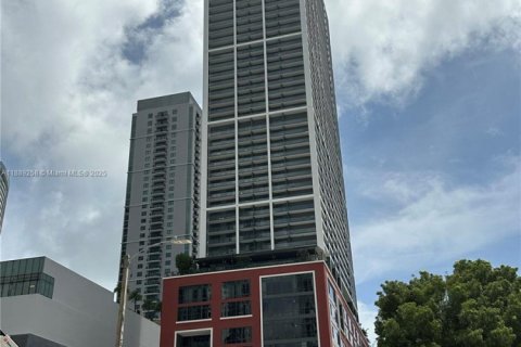 Condo in Miami, Florida, 1 bedroom  № 1938799 - photo 17