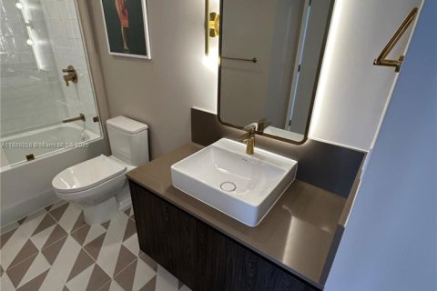 Condo in Miami, Florida, 1 bedroom  № 1938799 - photo 10