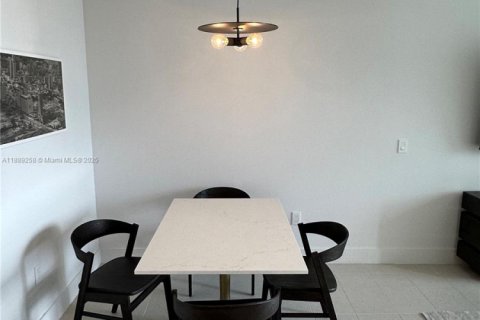 Condo in Miami, Florida, 1 bedroom  № 1938799 - photo 9