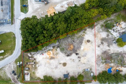 Commercial property in Palatka, Florida № 767957 - photo 1