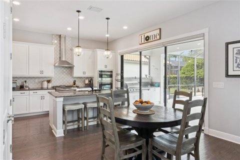 House in Tampa, Florida 6 bedrooms, 336.31 sq.m. № 2404759 - photo 14