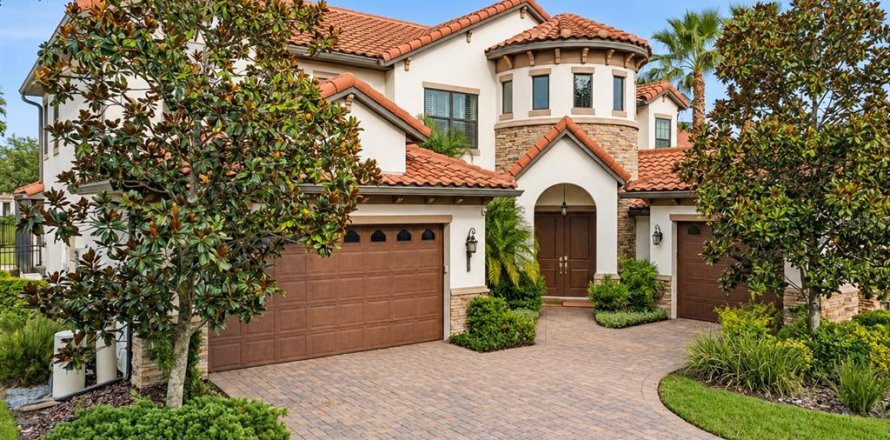 House in Tampa, Florida 6 bedrooms, 336.31 sq.m. № 2404759