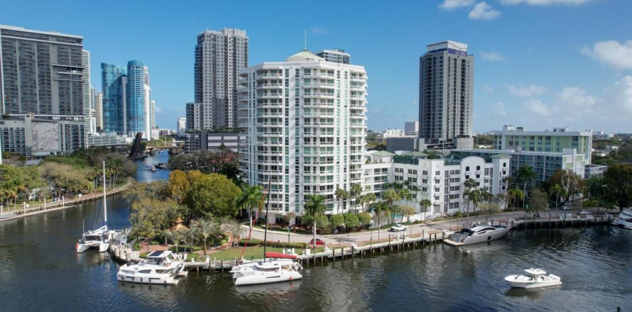 Condominio en Fort Lauderdale, Florida, 2 dormitorios № 2191476