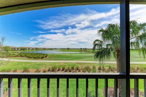 Condominio en venta en Lakewood Ranch, Florida, 2 dormitorios, 123.47 m2 № 2091897 - foto 2