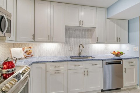 Купить кондоминиум в Сарасота, Флорида 10 комнат, 108.05м2, № 2142222 - фото 16