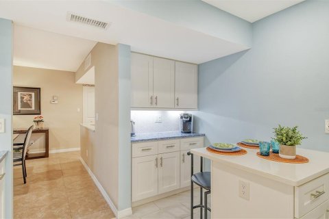 Купить кондоминиум в Сарасота, Флорида 10 комнат, 108.05м2, № 2142222 - фото 17