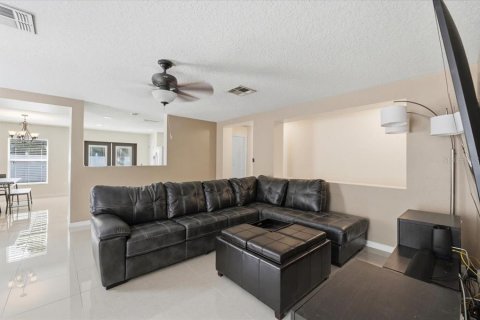 House in Orlando, Florida 3 bedrooms, 157.66 sq.m. № 2210550 - photo 3