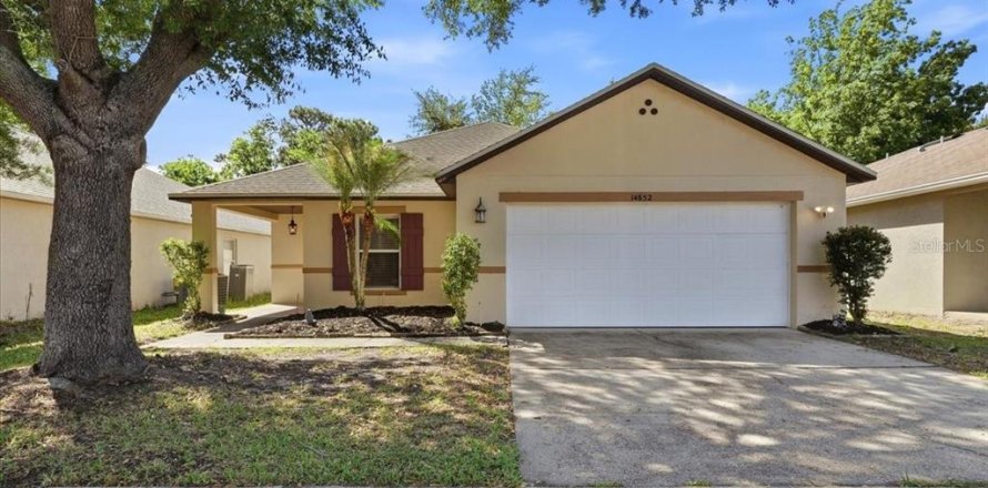 House in Orlando, Florida 3 bedrooms, 157.66 sq.m. № 2210550
