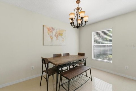 House in Orlando, Florida 3 bedrooms, 157.66 sq.m. № 2210550 - photo 10