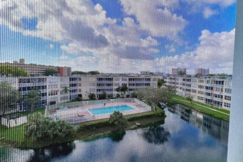 Condominio en Miami, Florida, 2 dormitorios  № 2033621