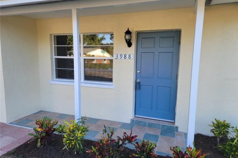 Villa ou maison à vendre à Sarasota, Floride: 3 chambres, 116.59 m2 № 2430695 - photo 2