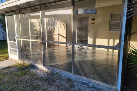 Villa ou maison à vendre à Sarasota, Floride: 3 chambres, 116.59 m2 № 2430695 - photo 5