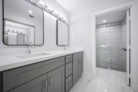 House in Boca Raton, Florida 2 bedrooms, 106.65 sq.m. № 1168482 - photo 1