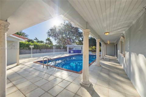 Casa en venta en Miami, Florida, 3 dormitorios, 221.57 m2 № 1999440 - foto 2