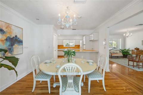 Casa en venta en Miami, Florida, 3 dormitorios, 221.57 m2 № 1999440 - foto 9