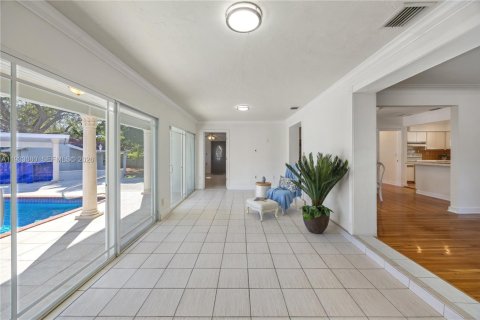 Casa en venta en Miami, Florida, 3 dormitorios, 221.57 m2 № 1999440 - foto 15