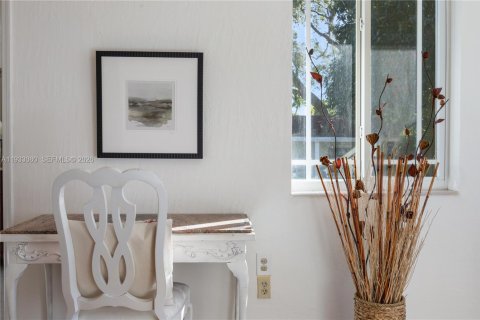 Casa en venta en Miami, Florida, 3 dormitorios, 221.57 m2 № 1999440 - foto 25