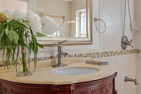 Casa en venta en Miami, Florida, 3 dormitorios, 221.57 m2 № 1999440 - foto 22