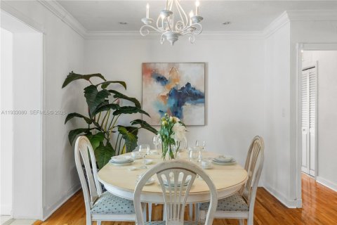 Casa en venta en Miami, Florida, 3 dormitorios, 221.57 m2 № 1999440 - foto 10