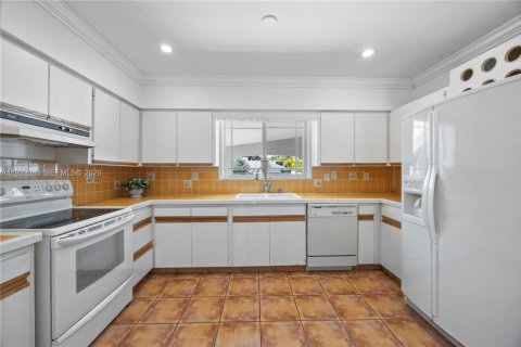 Casa en venta en Miami, Florida, 3 dormitorios, 221.57 m2 № 1999440 - foto 14