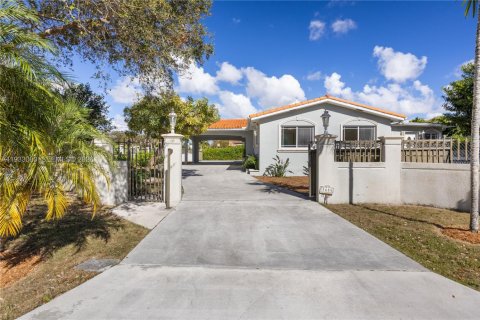 Casa en venta en Miami, Florida, 3 dormitorios, 221.57 m2 № 1999440 - foto 4