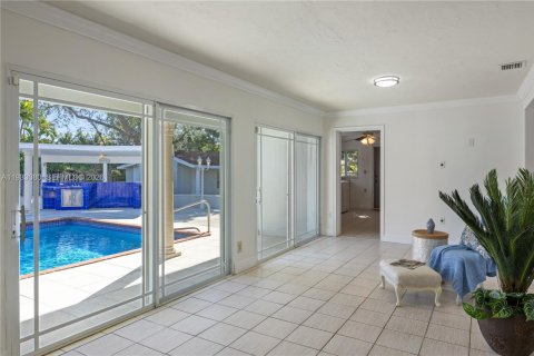 Casa en venta en Miami, Florida, 3 dormitorios, 221.57 m2 № 1999440 - foto 17