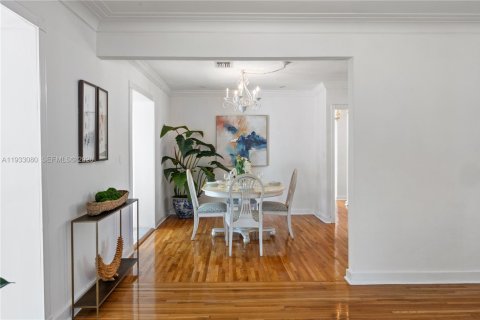 Casa en venta en Miami, Florida, 3 dormitorios, 221.57 m2 № 1999440 - foto 18
