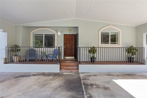 Casa en venta en Miami, Florida, 3 dormitorios, 221.57 m2 № 1999440 - foto 5