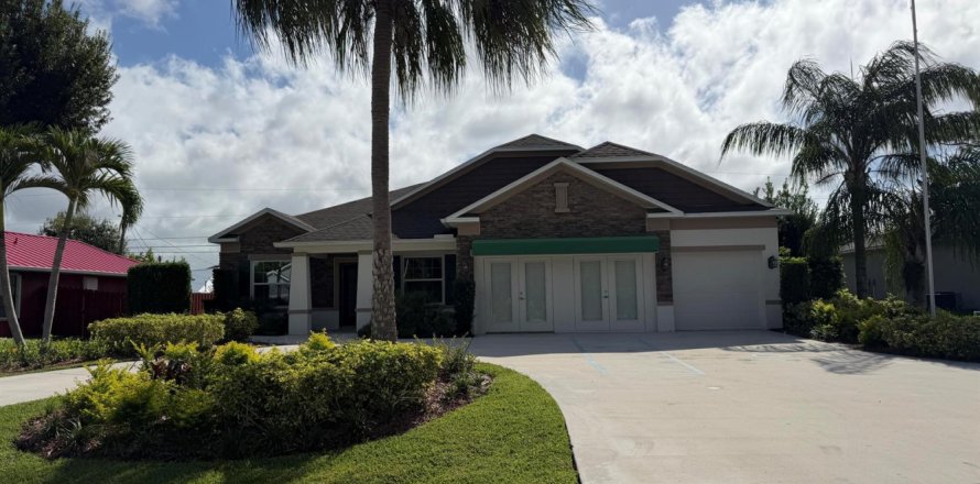 Casa en Port St. Lucie, Florida 4 dormitorios, 226.5 m2 № 2388011