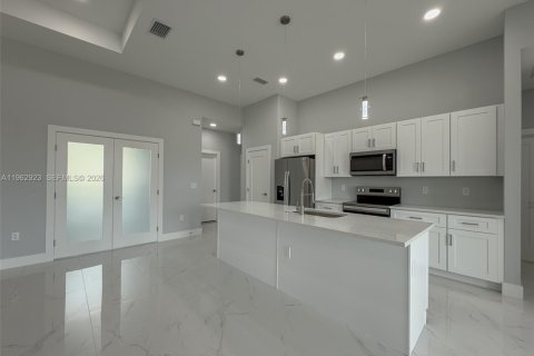 Villa ou maison à louer à Lehigh Acres, Floride: 3 chambres, 159.51 m2 № 2023940 - photo 5