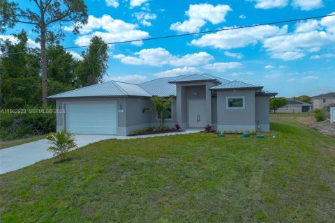 Villa ou maison à Lehigh Acres, Floride 3 chambres, 159.51 m2 № 2023940