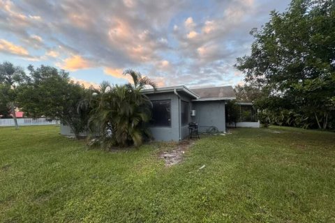 Villa ou maison à louer à Port St. Lucie, Floride: 3 chambres, 159.42 m2 № 2439281 - photo 4