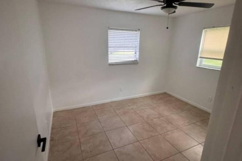Villa ou maison à louer à Port St. Lucie, Floride: 3 chambres, 159.42 m2 № 2439281 - photo 19