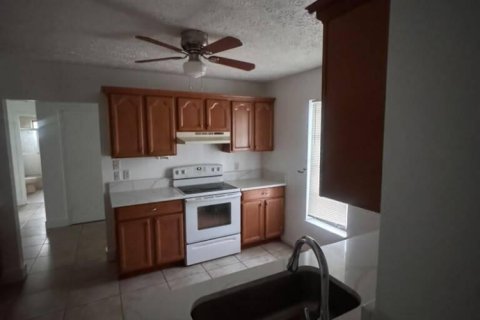 Villa ou maison à louer à Port St. Lucie, Floride: 3 chambres, 159.42 m2 № 2439281 - photo 16