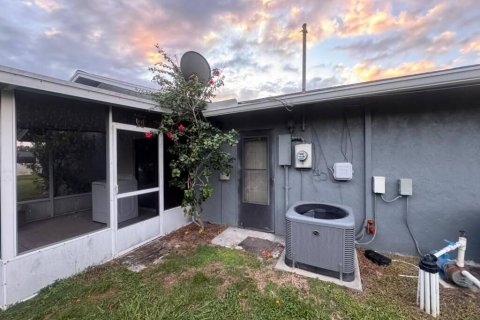 Villa ou maison à louer à Port St. Lucie, Floride: 3 chambres, 159.42 m2 № 2439281 - photo 5