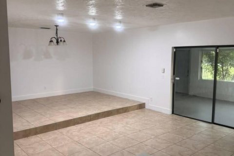 Villa ou maison à louer à Port St. Lucie, Floride: 3 chambres, 159.42 m2 № 2439281 - photo 11