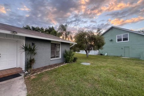 Villa ou maison à louer à Port St. Lucie, Floride: 3 chambres, 159.42 m2 № 2439281 - photo 3