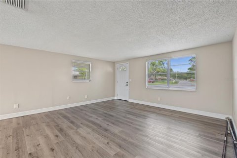 House in Lutz, Florida 3 bedrooms, 109.25 sq.m. № 2381072 - photo 14