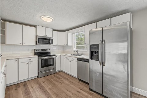House in Lutz, Florida 3 bedrooms, 109.25 sq.m. № 2381072 - photo 13