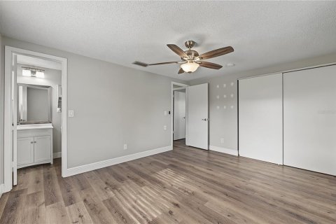 House in Lutz, Florida 3 bedrooms, 109.25 sq.m. № 2381072 - photo 20