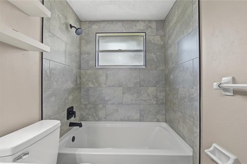 House in Lutz, Florida 3 bedrooms, 109.25 sq.m. № 2381072 - photo 25