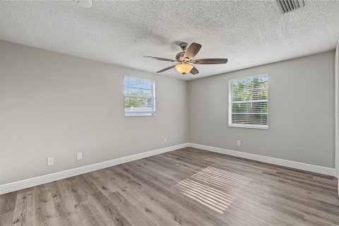 House in Lutz, Florida 3 bedrooms, 109.25 sq.m. № 2381072 - photo 21
