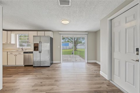 House in Lutz, Florida 3 bedrooms, 109.25 sq.m. № 2381072 - photo 18
