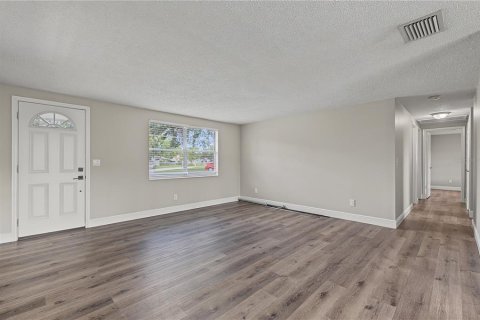 House in Lutz, Florida 3 bedrooms, 109.25 sq.m. № 2381072 - photo 15