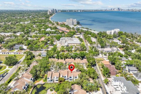 Adosado en Tampa, Florida 2 dormitorios, 144.93 m2 № 2119739
